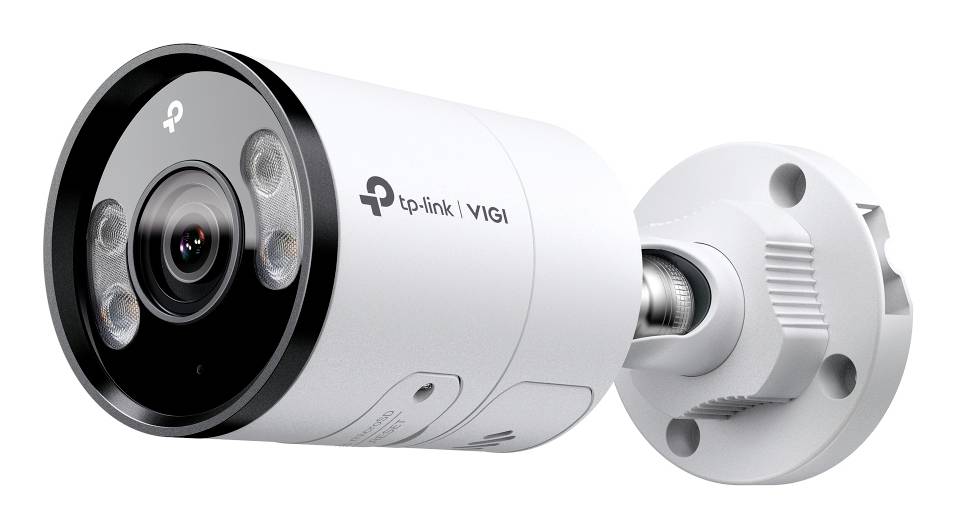 Weiße TP-Link VIGI-Sicherheitskamera auf einer Wandhalterung montiert, dargestellt in einer nahaufnahmen Produktansicht mit sichtbarem Objektiv und LEDs.