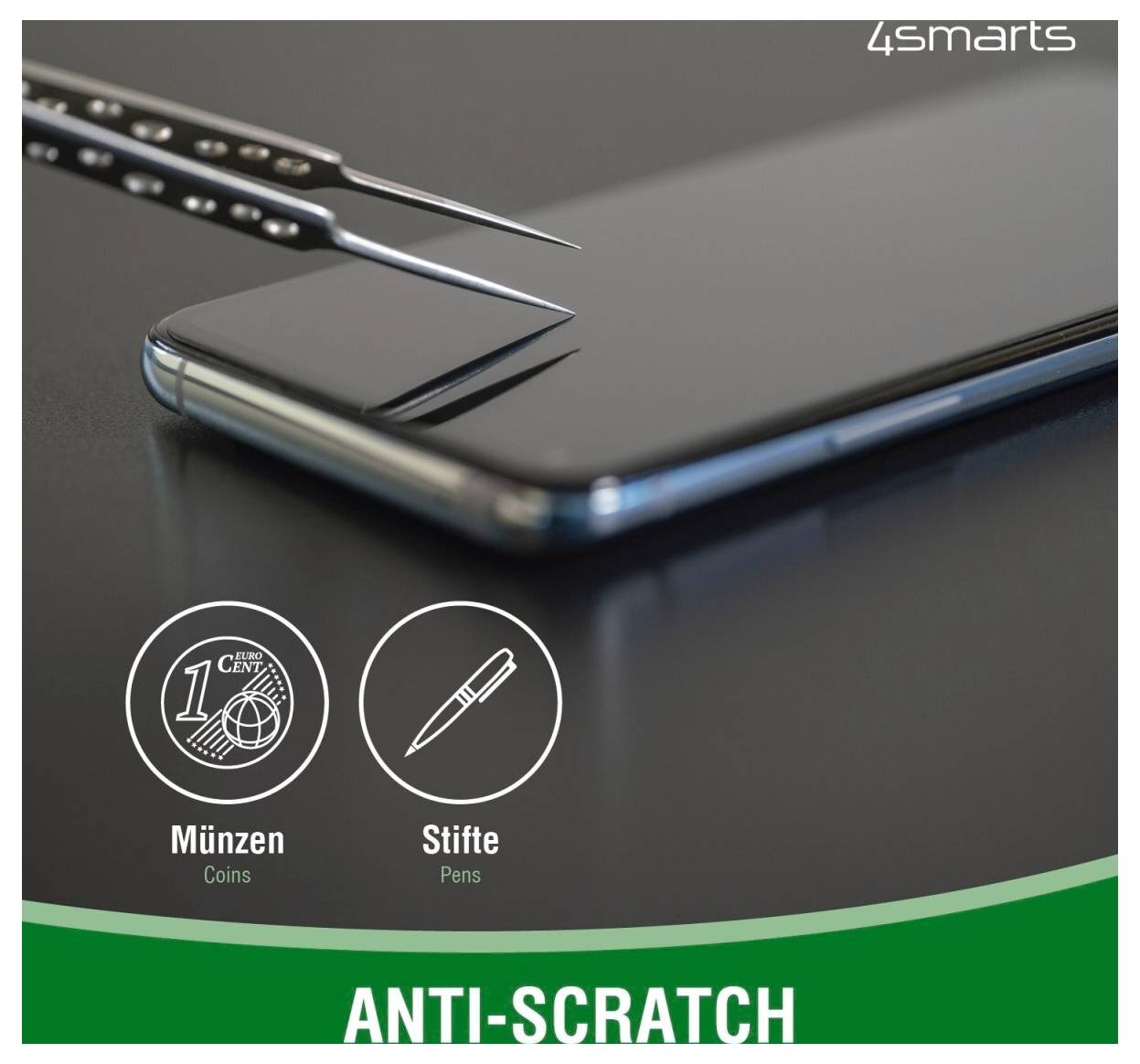 Nahaufnahme von Metallpinzetten, die einen Smartphone-Bildschirm berühren, zur Veranschaulichung des Kratzschutzes; Symbole kennzeichnen 'Münzen' und 'Stifte' als Kratzverschleißrisiken.