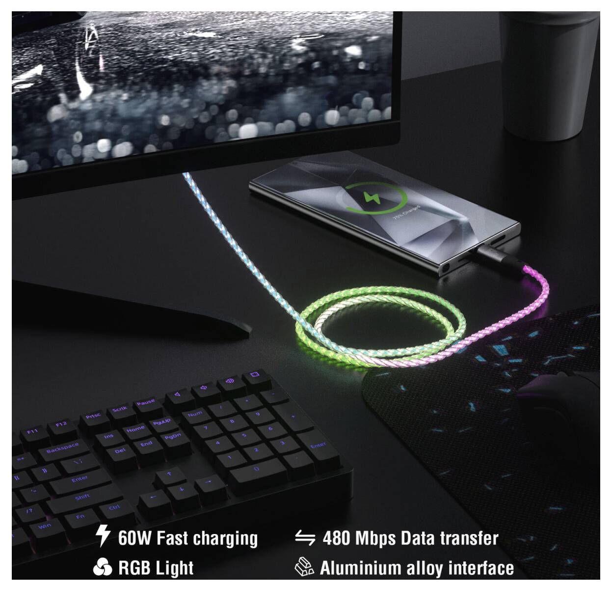Gamingtisch mit einem Telefon, das über ein leuchtend geflochtenes Kabel aufgeladen wird; Text hebt 60W Schnellladen, 480 Mbps Datenübertragung, RGB-Licht und Aluminiumlegierungsschnittstelle hervor.