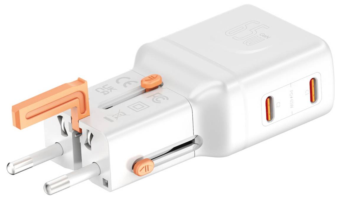 Weißes USB-Wandladegerät mit europäischem Zweipolstecker, orangefarbenen Akzenten und zwei USB-A-Anschlüssen an der Seite.