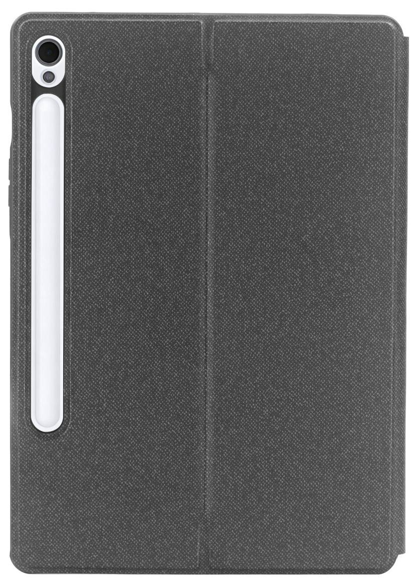 Dunkle graue strukturierte Tablet-Foliohülle geschlossen dargestellt, mit Kameraausschnitt und vertikalem Stylus-Halter auf der Rückseite.