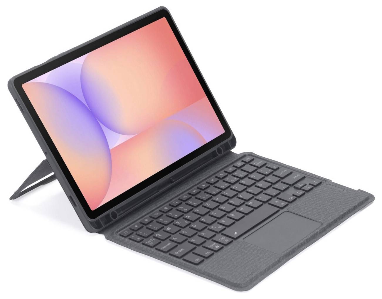 Tablet mit angehängter Tastaturhülle und Ständer, offen in einem Winkel auf weißem Hintergrund dargestellt.