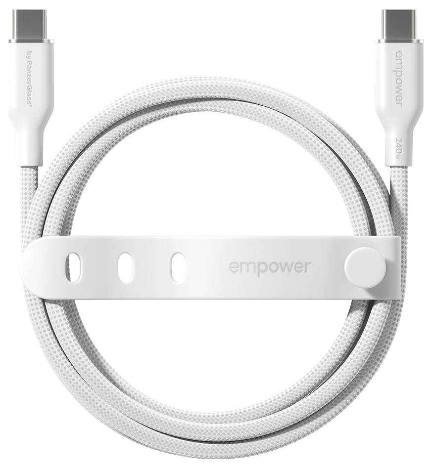 Weißes geflochtenes USB-C-Ladekabel in Spiralform mit passendem Kabelorganizer, beschriftet mit „empower