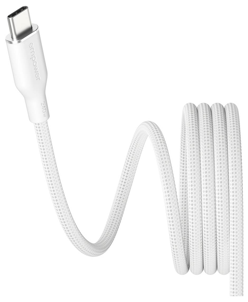 Weiß gewundenes USB-C-Kabel mit geflochtener Ummantelung und silbernem Stecker auf einem einfachen Hintergrund.