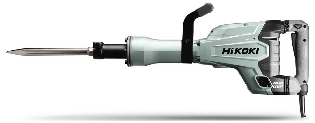 Seitenansicht-Produktbild eines Hikoki-Elektrostemmhammers oder Abbruchhammers mit angebrachtem Meißelaufsatz, dargestellt auf weißem Hintergrund.