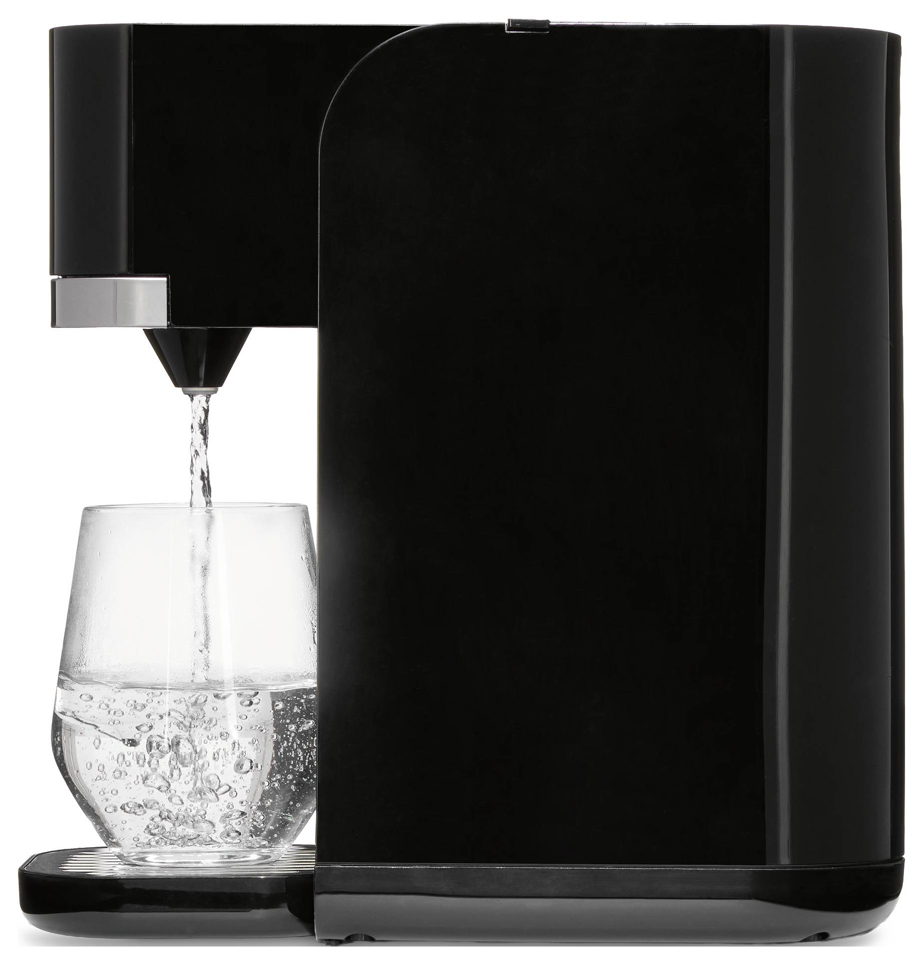 Schwarze Arbeitsplattenwasserspender füllen ein Glas mit Wasser.