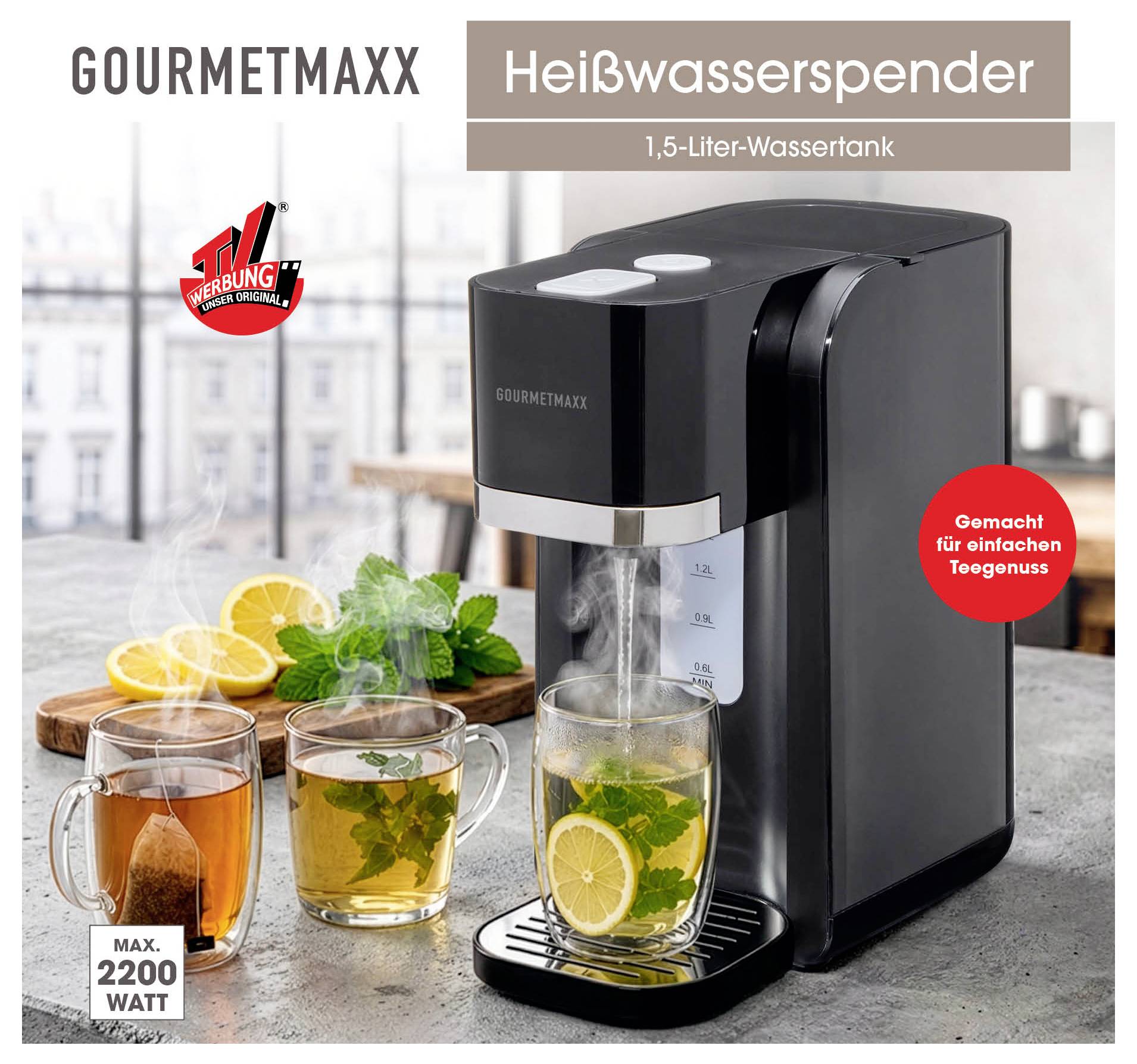 Werbebild eines Gourmetmaxx-Heißwasserspenders mit 1,5-Liter-Wassertank; der Spender füllt drei Teegläser auf einer Küchenarbeitsplatte, markiert mit 'Max. 2200 Watt' und 'Gemacht für einfachen Teegenuss'.