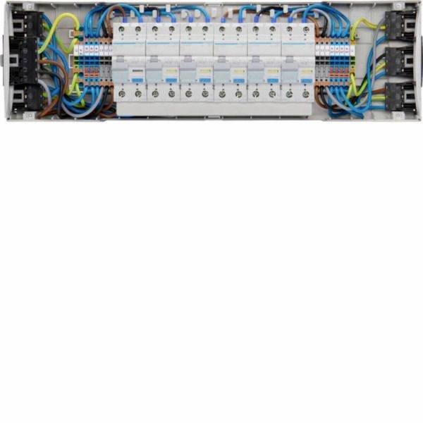 Elektrisches Schaltpult mit Reihen von Schutzschaltern und sauber verlegten blauen, gelben und grünen Kabeln auf beiden Seiten.