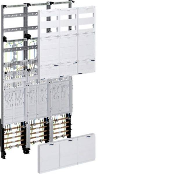 Großer elektrischer Schaltschrank mit drei weißen Frontpaneelen und freiliegender interner Verdrahtung, montiert in einem Metallrahmen auf weißem Hintergrund.