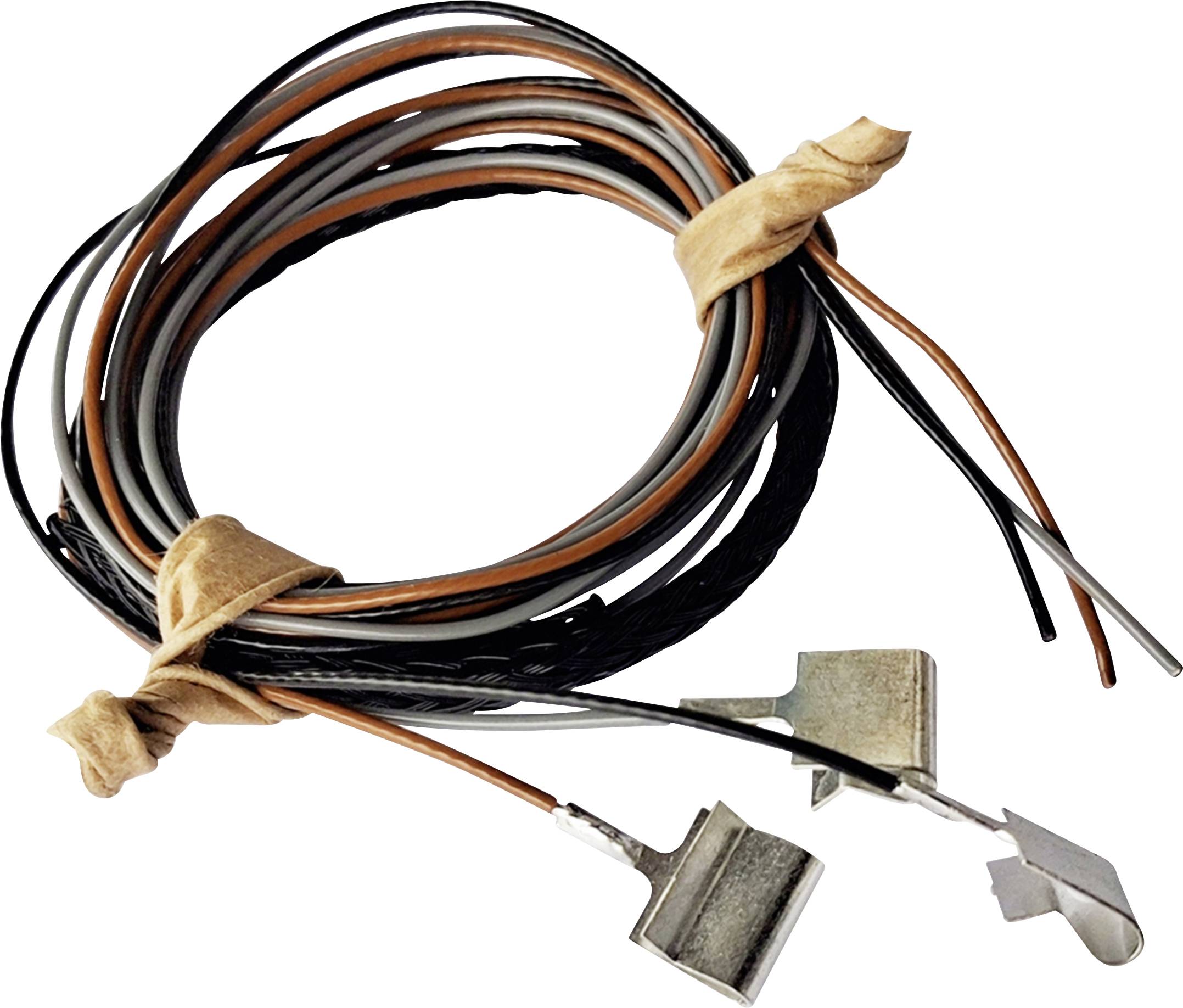 Aufgerolltes elektrisches Kabelbaum mit mehreren abisolierten Metallsteckerendigungen auf weißem Hintergrund.