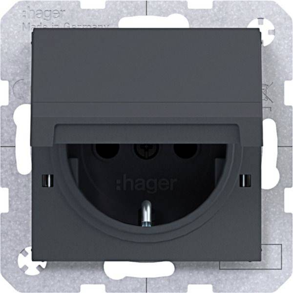 Schwarzer Hager Wandsteckdose auf einem Metallrahmen für Elektroinstallationen montiert.