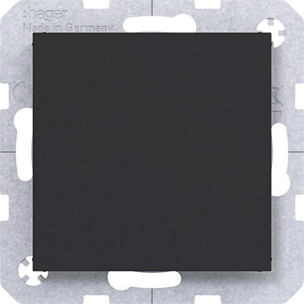 Schwarze quadratische Wandschalter- oder Dimmer-Abdeckplatte, montiert auf einem silbernen Metallrahmen, beschriftet mit „Made in Germany