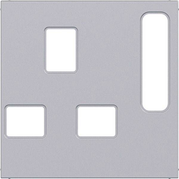 Silberne Wandplatte mit vier Ausschnitten: ein hoher vertikaler Schlitz oben rechts, zwei kleine rechteckige Öffnungen und eine größere horizontale Öffnung.