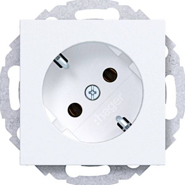 Weiße europäische Elektrosteckdose im klassischen Stil mit zwei runden Steckplätzen und Schutzvorrichtung, Vorderansicht auf weißem quadratischem Schaltblech.