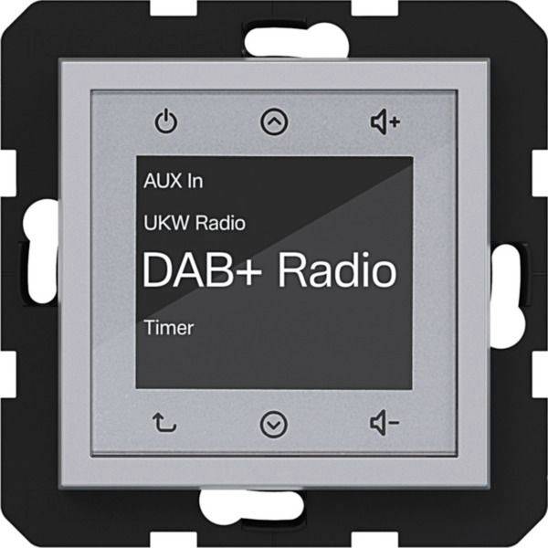 Wandmontiertes DAB+-Radiokontrollfeld mit Tasten für Ein-/Ausschalten, Lautstärke und Navigation; Display zeigt 