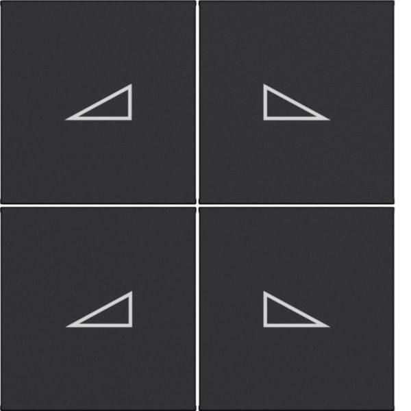 Vier dunkle quadratische Platten, auf denen jeweils ein kleines, weiß umrandetes rechtwinkliges Dreieck in verschiedenen Ausrichtungen zu sehen ist.