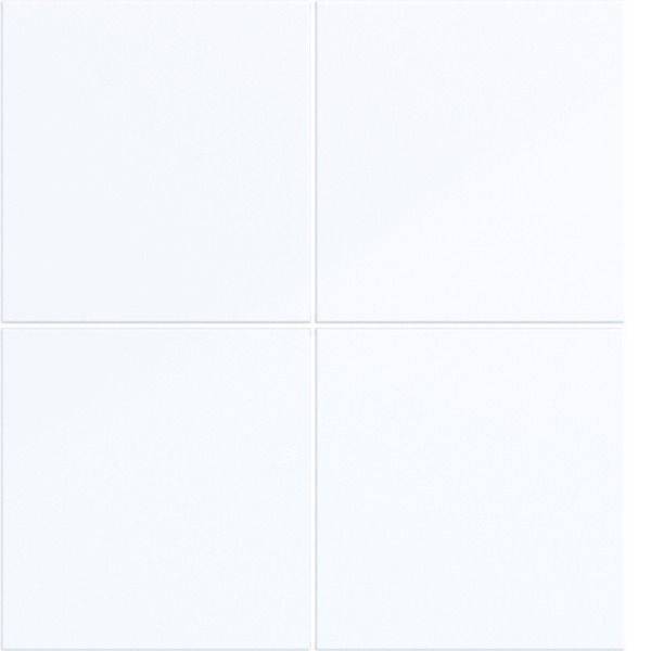 Leeres weißes Vier-Felder-Gitter mit dünnen grauen Trennlinien, ähnlich einem leeren Fenster- oder Fotocollage-Template.