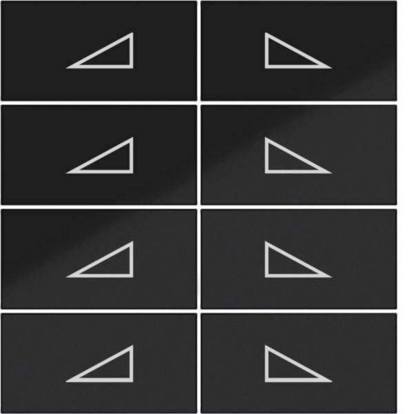 Acht dunkle Felder in einem 4x2-Raster, jedes zeigt eine dünne weiße Umrissform eines rechtwinkligen Dreiecks, das nach links oder rechts ausgerichtet ist, ähnlich wie Richtungssymbole.