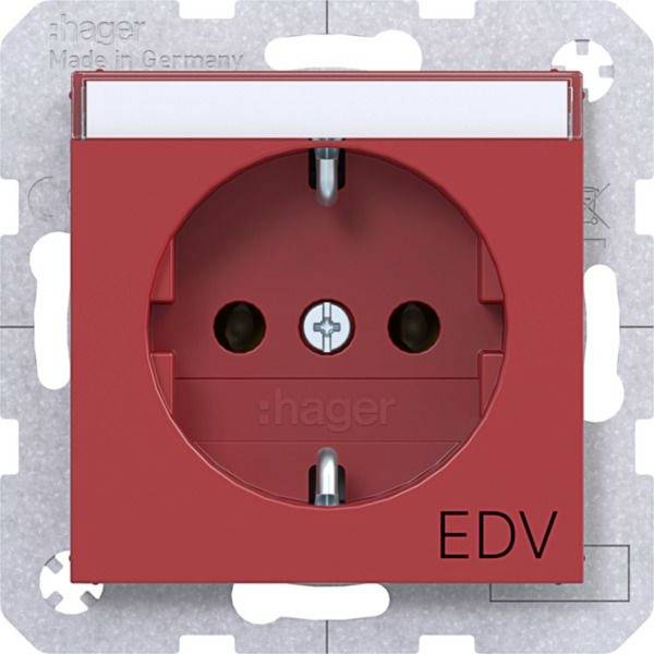 Rote Wandsteckdose mit Etikett „EDV