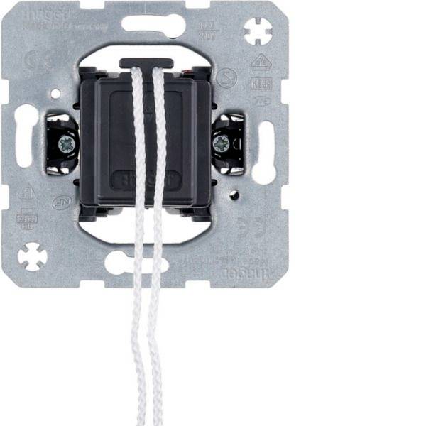 Elektrischer Wandschalter-Mechanismus mit schwarzem Zugseil, das auf einer Metallplatte montiert ist
