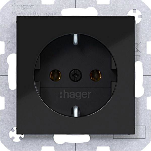 Schwarze Hager Elektrosteckdose auf einem Metallmontagerahmen, Vorderansicht.