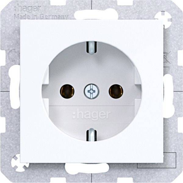 Weiße Hager Elektrosteckdose auf einem Metallmontagrahmen, Vorderansicht.