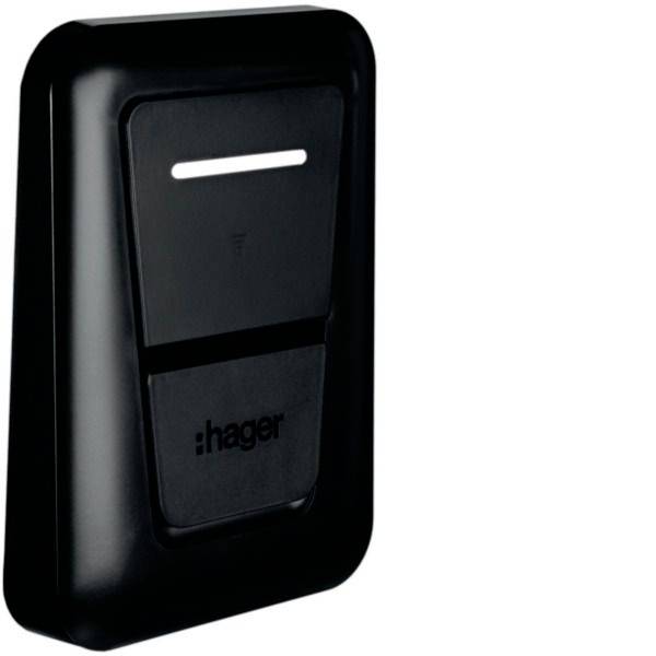 Schwarze wandmontierte Hager-Lichtschalter oder Dimmer mit einem schmalen weißen Indikatorstreifen auf dem oberen Wipp-Schalter.