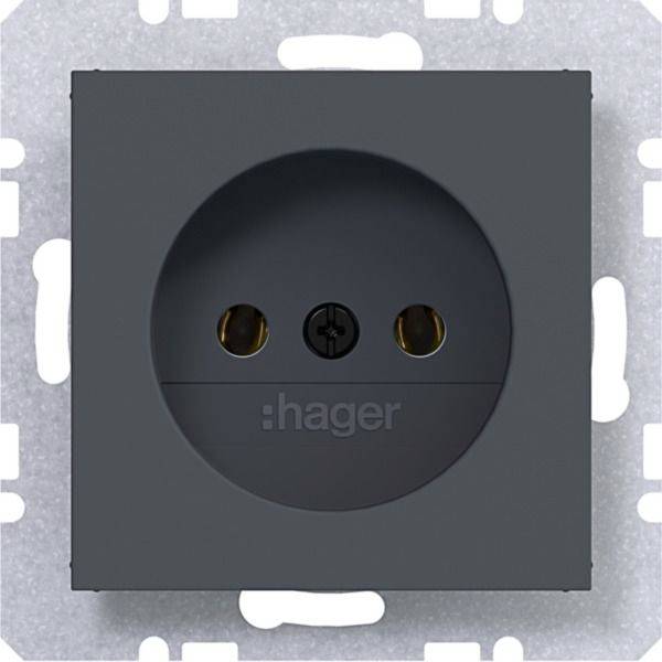 Nahaufnahme einer dunkelgrauen Hager-Elektrosteckdose, die in einem Metallrahmen montiert ist.