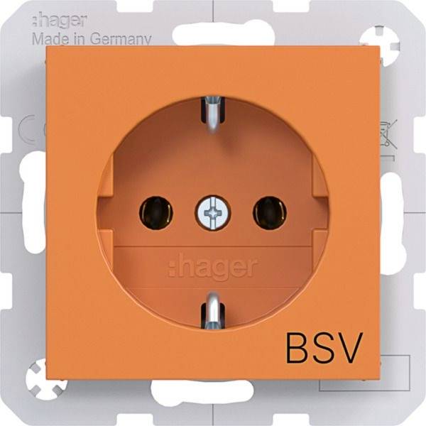 Orange-farbige Hager Elektrosteckdose mit rundem Steckeröffnung und 'BSV'-Beschriftung auf einer grauen Montageplatte.
