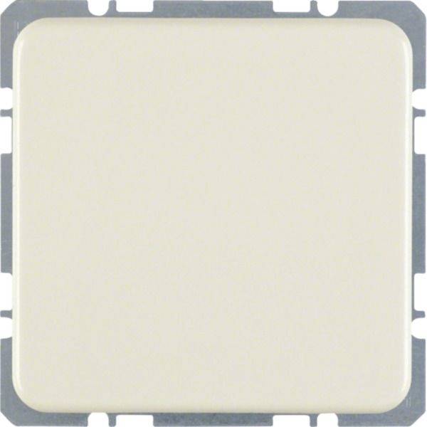 Einfache beige quadratische Wandschalter oder blanke Abdeckplatte mit grauem Befestigungsrahmen auf weißem Hintergrund.
