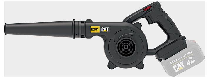 Black CAT Akku-Laubgebläse mit langer Düse und angebrachter 18V Lithium-Ionen-Batterie auf hellem Hintergrund.