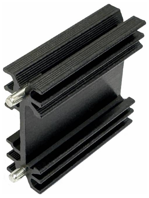 Schwarze Kühlrippen aus Metall mit zwei silbernen Befestigungsschrauben, dargestellt auf weißem Hintergrund.