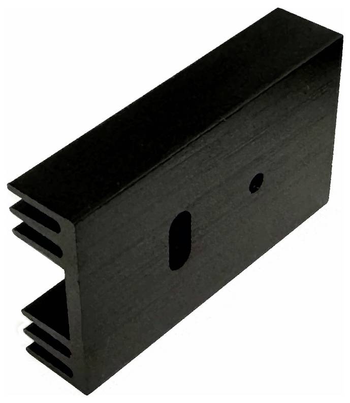 Schwarze Metallhalterung oder Klammer mit geschlitzten Enden und zwei Montagelöchern, dargestellt auf weißem Hintergrund.