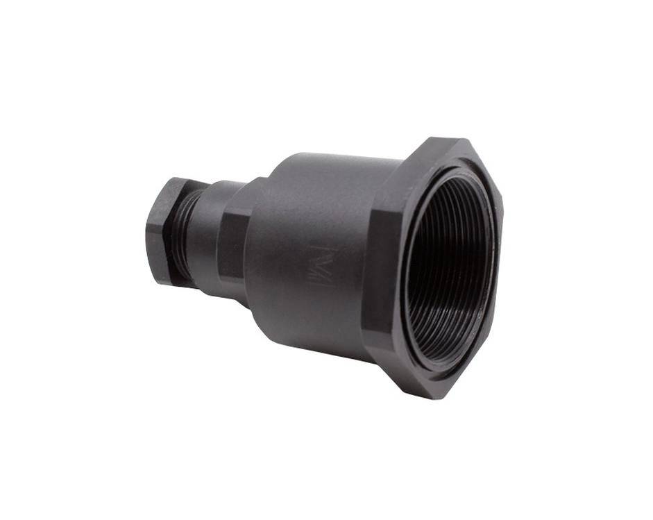 Adapter für Kunststoffrohr aus schwarzem Kunststoff mit Gewindeöffnung für Weibchen und Sechskantenden auf weißem Hintergrund
