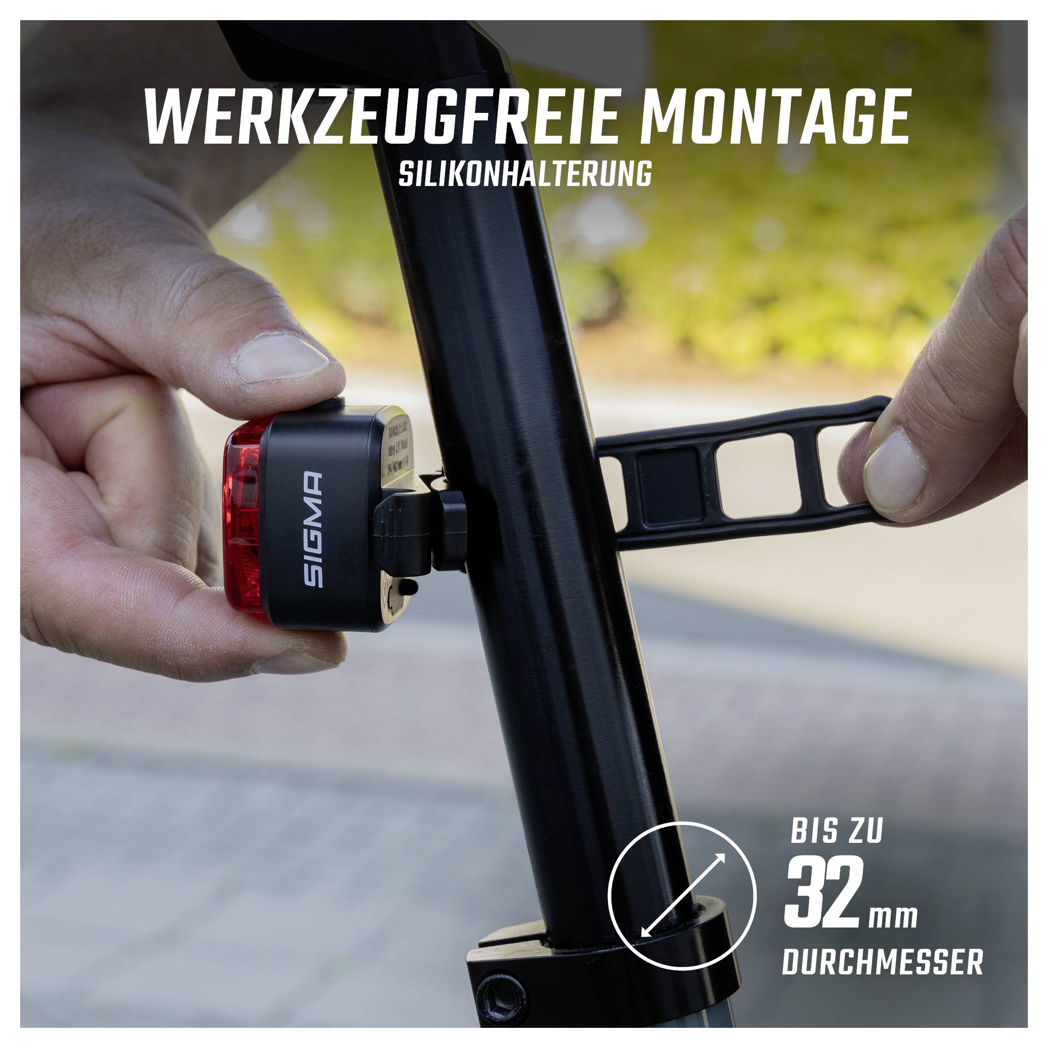 Hände montieren ein SIGMA-Rücklicht werkzeugfrei an einer Sattelstange; Text: 'WERKZEUGFREIE MONTAGE', 'SILIKONHALTERUNG', 'BIS ZU 32 mm DURCHMESSER'