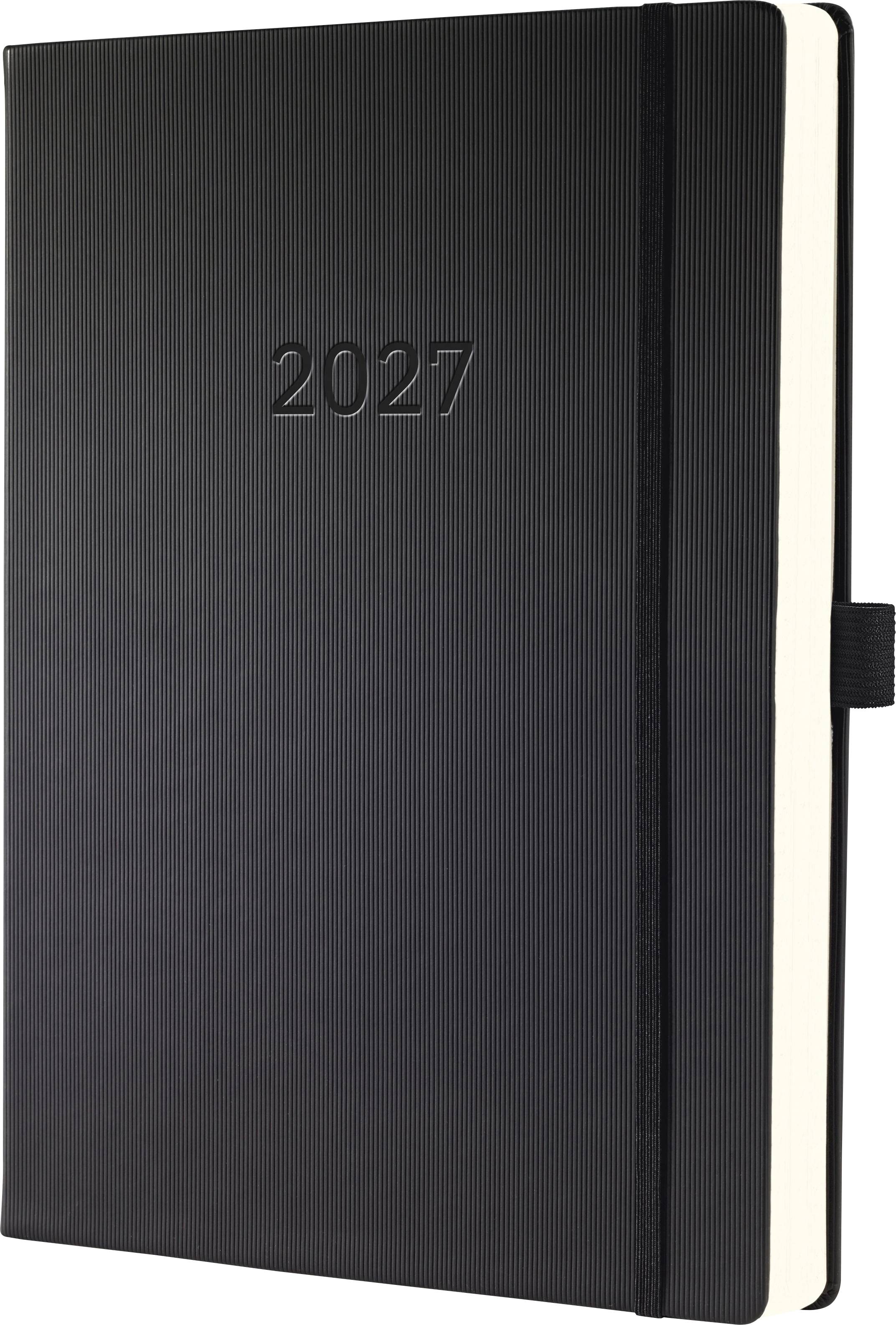 Schwarzer Hardcover-Planer oder -Notizbuch für 2027 mit Gummiband und Lesezeichen aus Bändern, geschlossen auf weißem Hintergrund dargestellt.