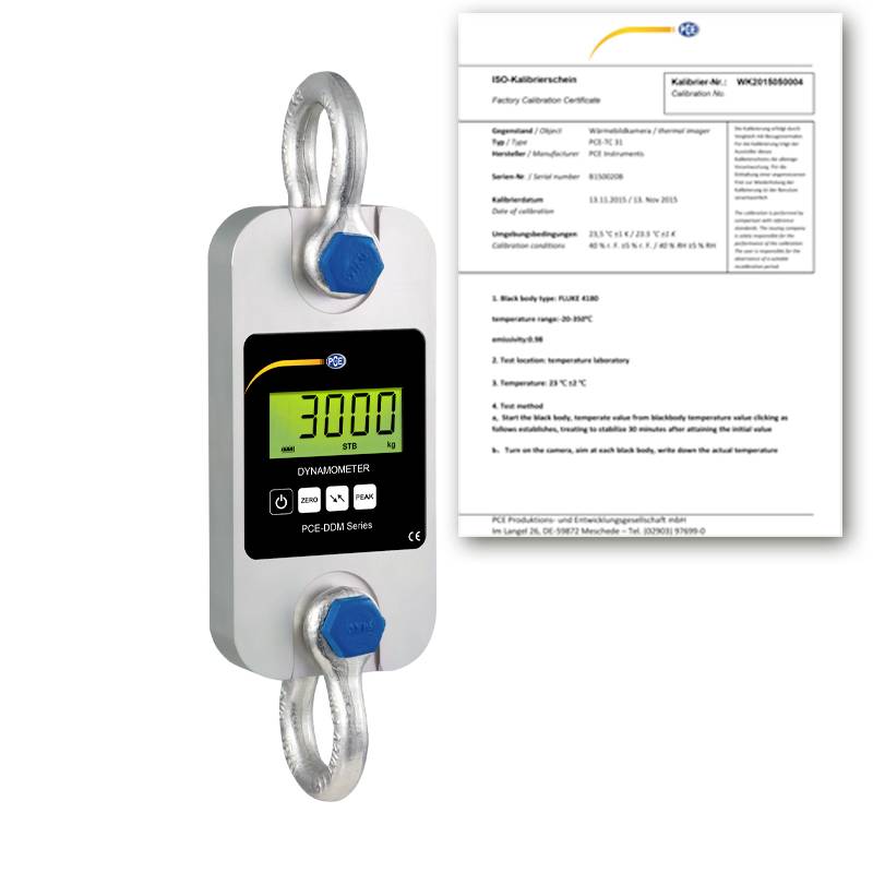 Digitales Dynamometer mit einer 3000-kg-Anzeige und Hängeschäkeln neben einem Werkskalibrierzertifikat.