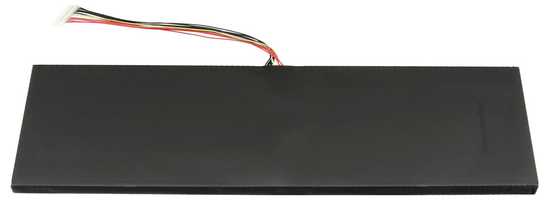 Schwarzes rechteckiges elektronisches Modul mit angebrachten roten, schwarzen und gelben Drähten auf weißem Hintergrund