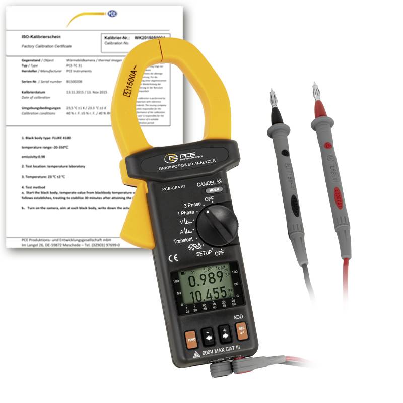 Stromzangenmessgerät mit zwei Messleitungen vor einem Kalibrierzertifikat, das ein elektrisches Messinstrument und Zubehör zeigt.