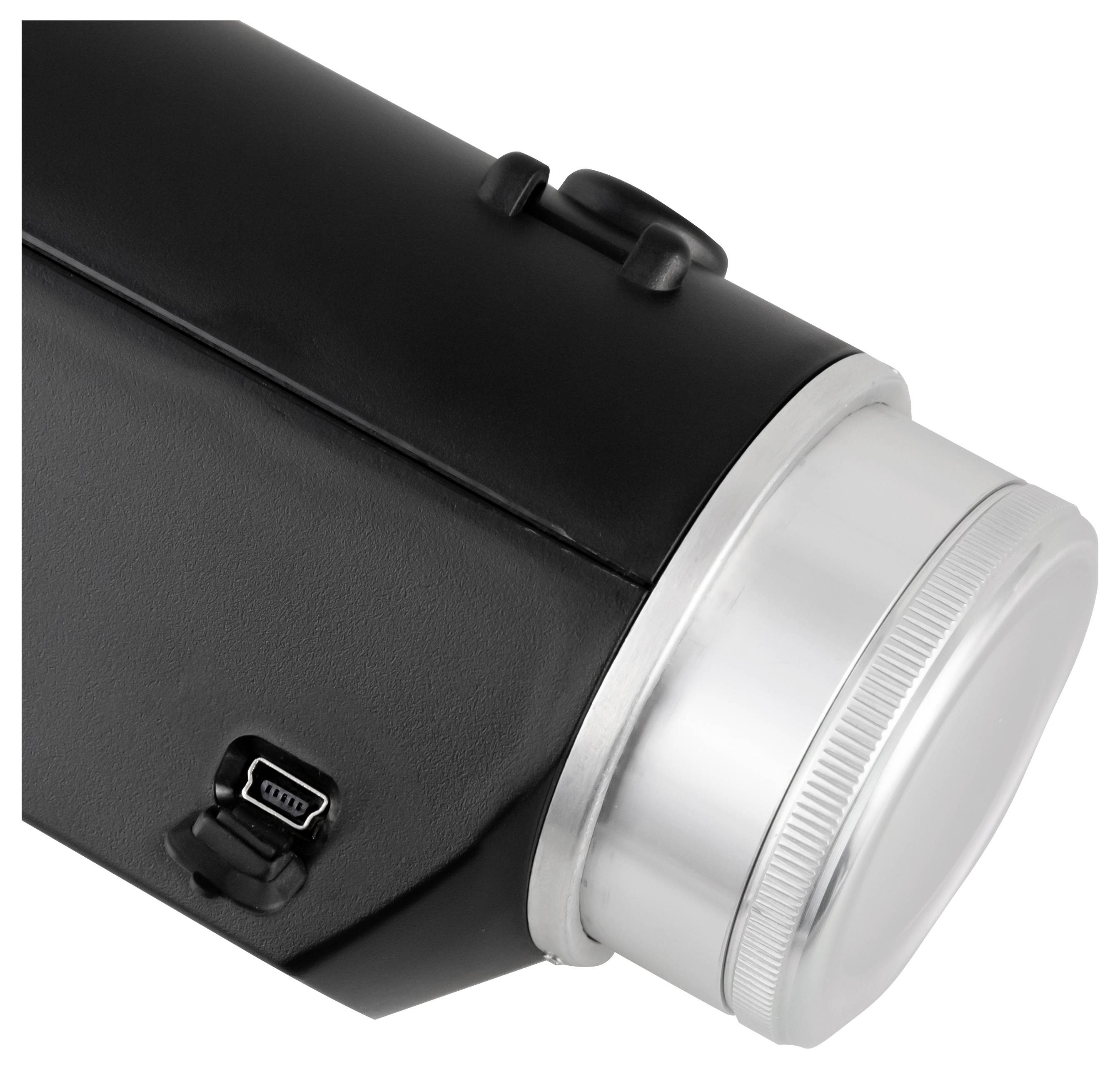 Nahaufnahme einer schwarzen Taschenlampe oder Laterne mit silbernem gerilltem vorderen Bezel und Ladeanschluss