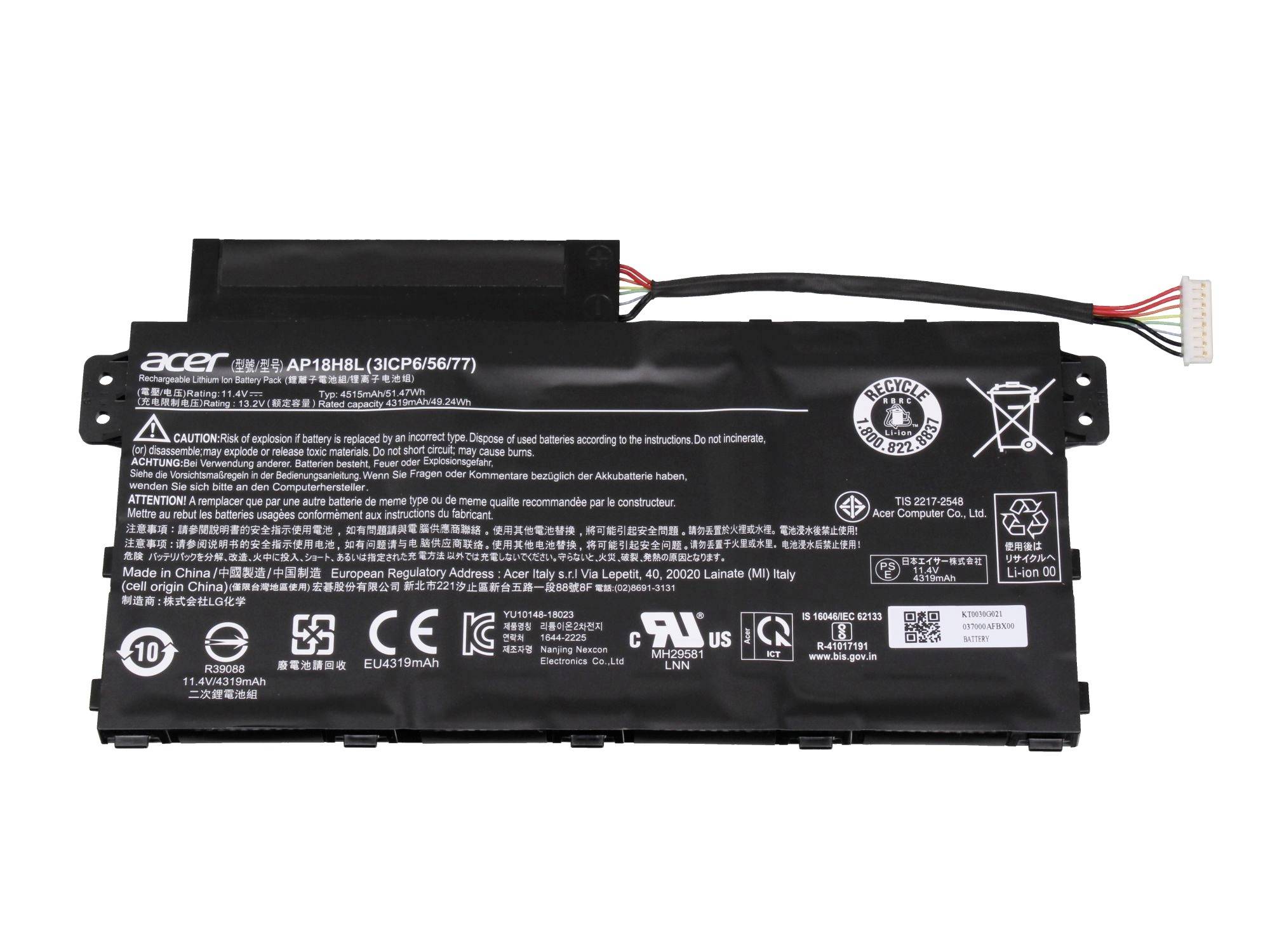 Acer Laptop-Akku mit angeschlossenem Kabel und Stecker, gezeigt auf weißem Hintergrund.