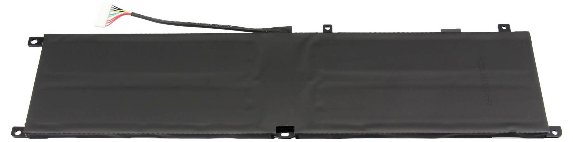 Schwarzes Laptop-Akku-Pack mit angebrachtem Kabel und Stecker auf weißem Hintergrund.
