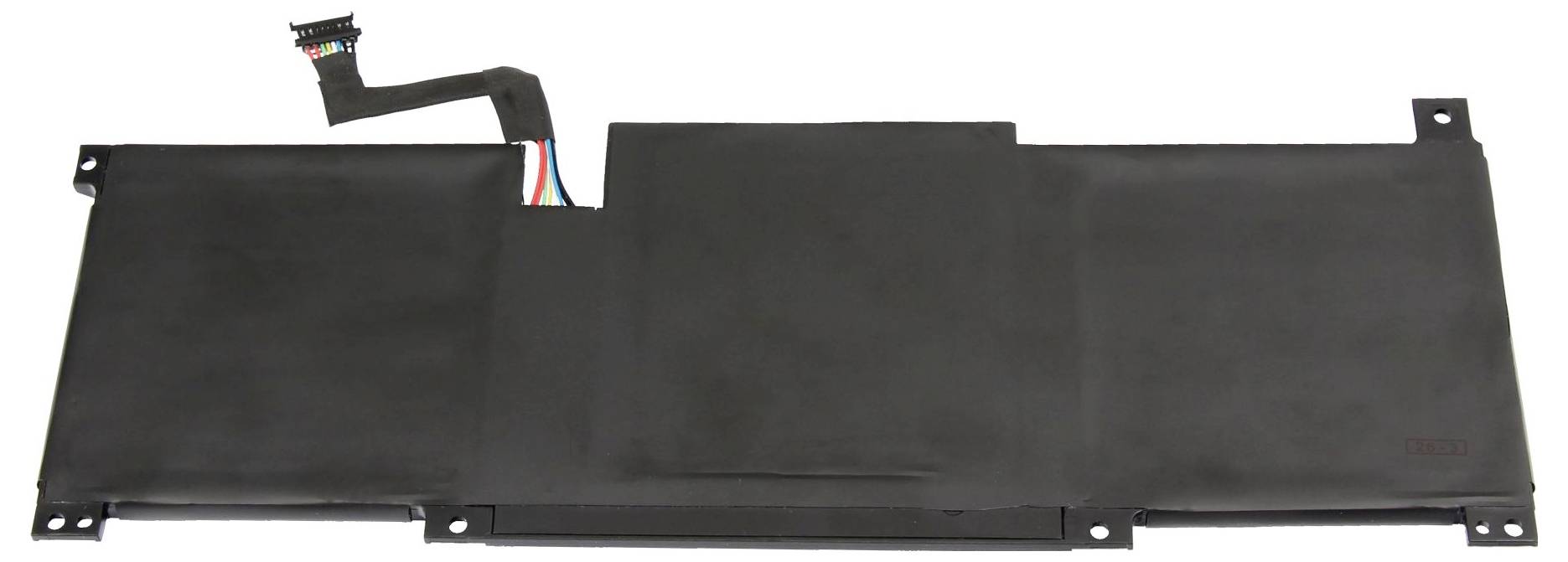 Schwarzes rechteckiges Laptop-Akku-Pack mit angebrachtem Stecker-Anschluss, dargestellt auf weißem Hintergrund.
