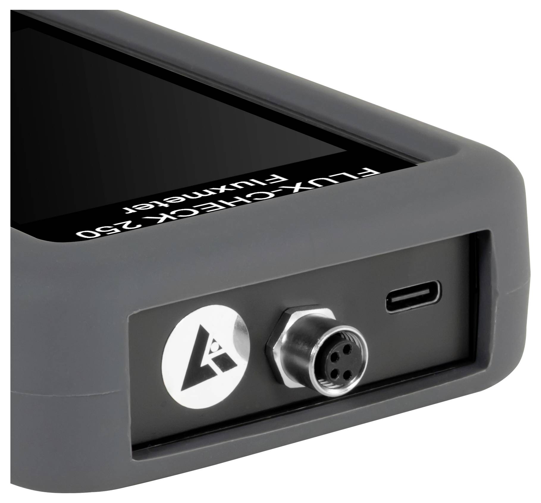 Nahaufnahme eines grauen FLUX-CHECK 250-Geräts, das ein Display, ein Logo, einen kreisförmigen Anschlussport und einen USB-C-Port auf der Frontplatte zeigt.
