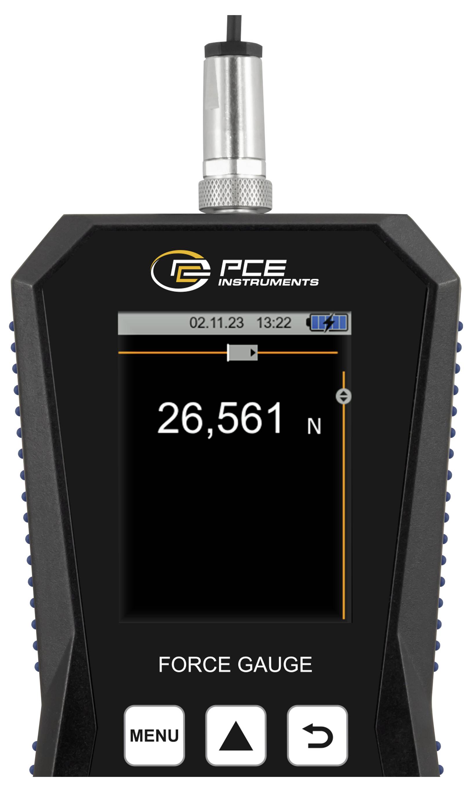 PCE Instruments Kraftmessgerät zeigt eine Kraftmesswert von 26.561 N auf seinem Display an.
