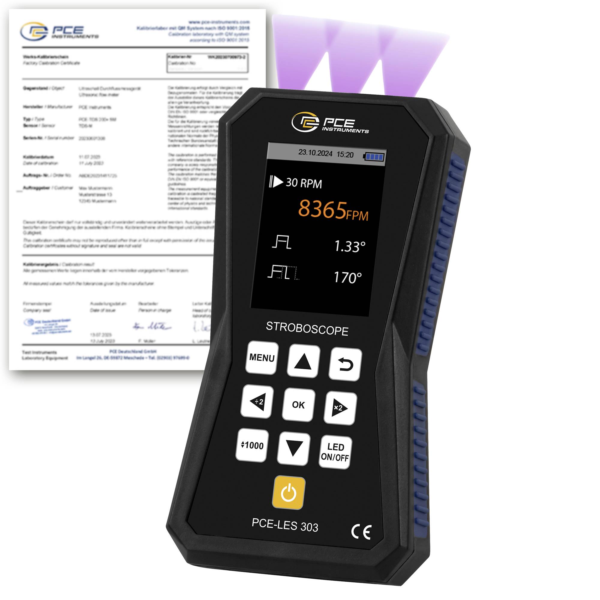 PCE-LES 303 tragbares Stroboskop zeigt 8365 FPM an, mit Kalibrierzertifikat dahinter und violetten Lichtstrahlen oben.