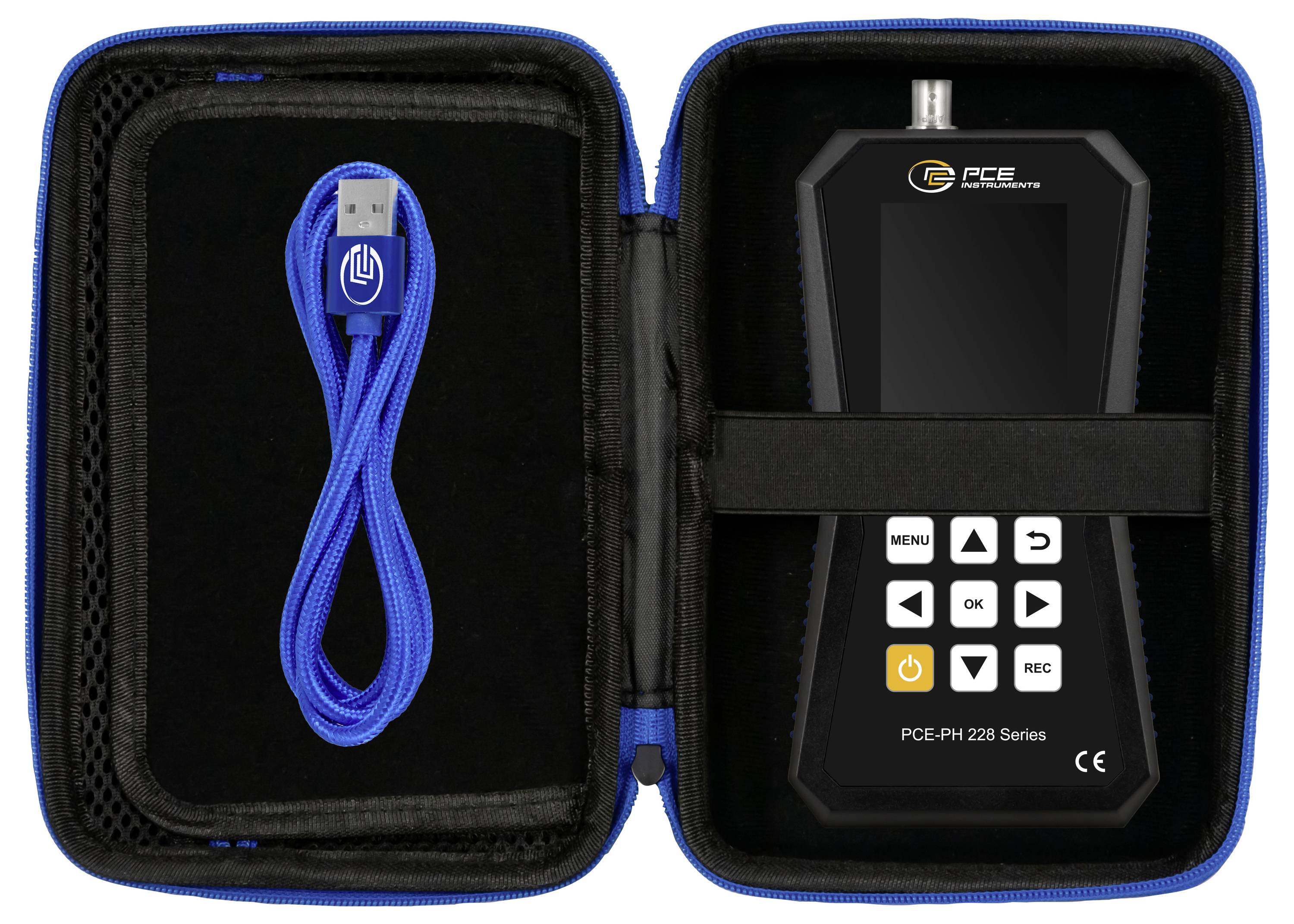 Tragbares PCE pH-Messgerät in einer Reißverschlusstasche mit blauem USB-Kabel und Tastatur, mit der Bezeichnung „PCE-PH 228 Series