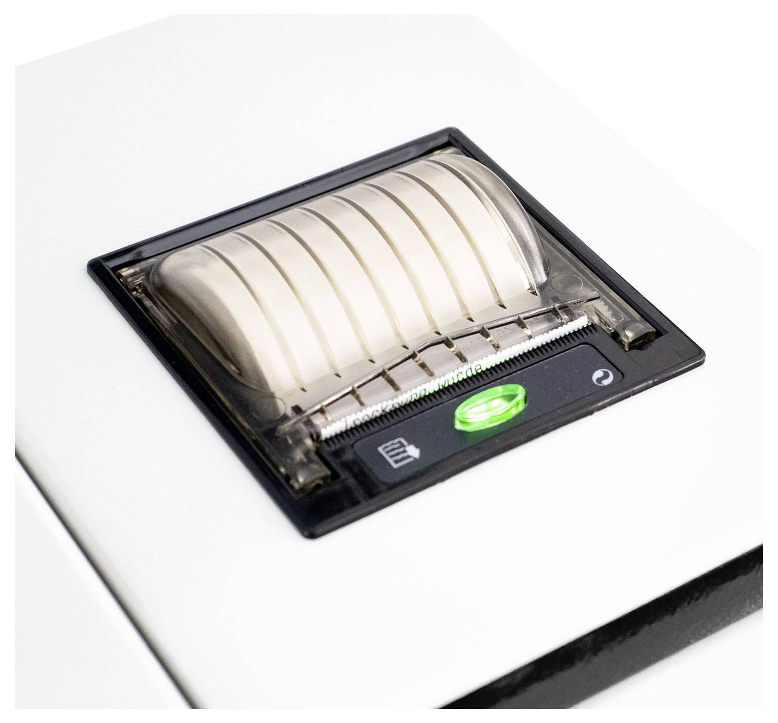 Nahaufnahme eines Thermodrucker für Quittungen mit eingelegtem Papier und einer grünen Statusleuchte.