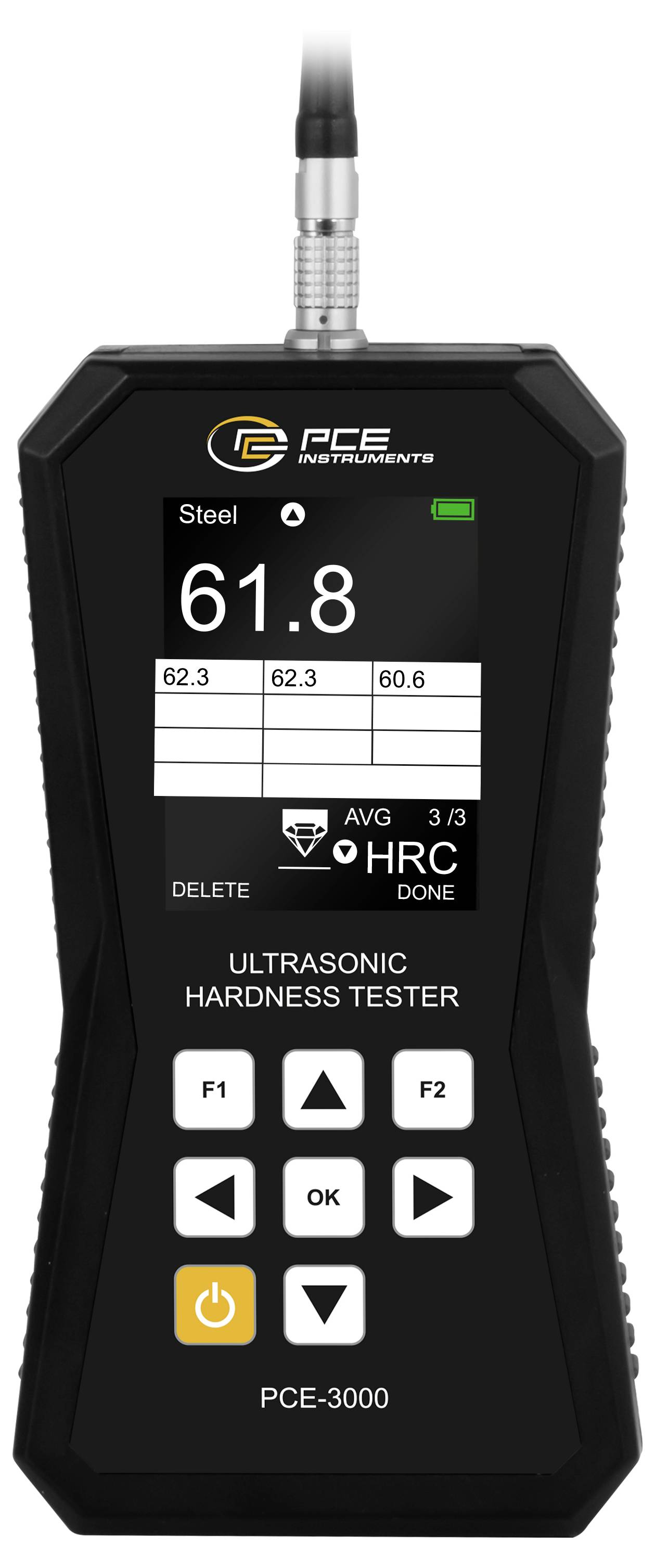 PCE Ultraschallhärteteser zeigt eine Stahlmessung von 61,8 HRC mit Durchschnittswerten auf seinem Display.