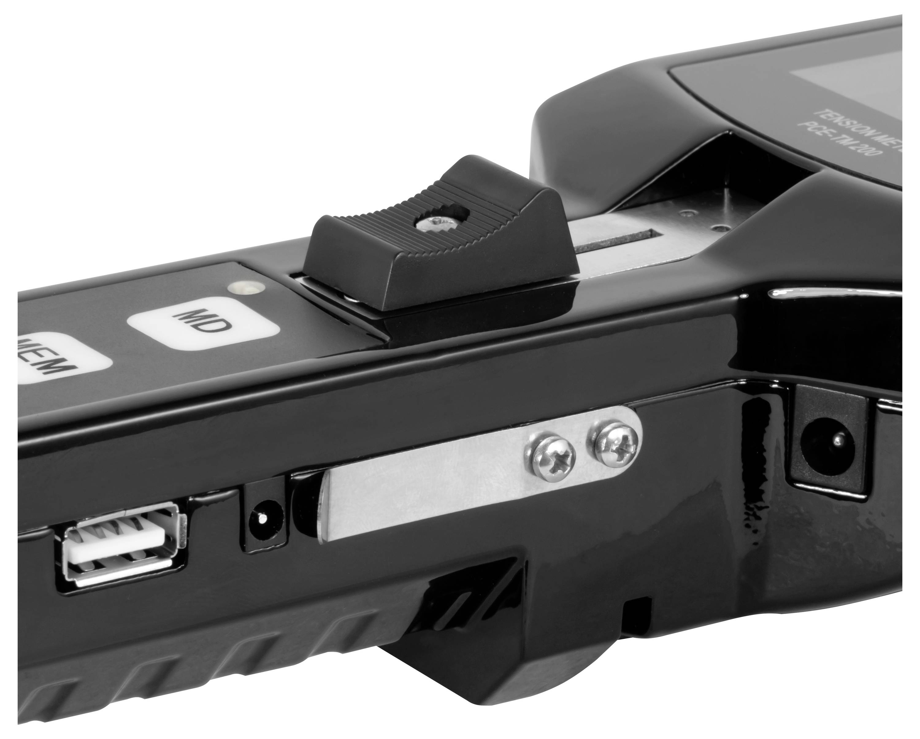 Nahaufnahme eines schwarzen elektronischen Geräts mit einem USB-Anschluss, einem Schalter mit den Beschriftungen „MID